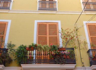 Şehir detayları, eski kasaba Denia, Costa Blanca, Historische Altstadt 'ta binalar. Alicante Bölgesi İspanya