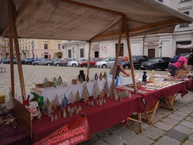 Viyana, Avusturya - 21 Temmuz 2023 Avusturya Viyana 'nın merkezinde pazar yeri.