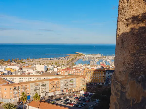 Denia, Costa Blanca, Historische Altstadt 'daki bir ortaçağ şatosunun mimari kalıntıları. Alicante Bölgesi İspanya