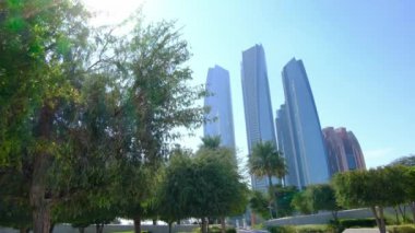 Kurucu Anıt, Şeyh Zayed anısına Abu Dabi, Birleşik Arap Emirlikleri 'nde bulunan bir anıt ve ziyaretçi merkezidir.