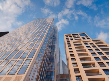 Frankfurt, Almanya - 15 Mayıs 2023: Frankfurt 'ta iş dünyasındaki modern gökdelenlerin manzarası