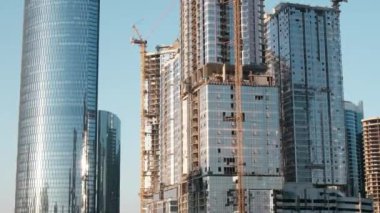 BAE, Abu-Dabi, 11 Ocak 2024: Emirates Sanayi İnşaat Emlak İnşaatı. Yeni şehir merkezi Abu-Dabi. Birleşik Arap Emirlikleri.