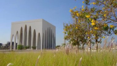 Abrahamic aile evi Saadiyat adası Abu Dabi BAE. Abu Dabi 'deki Saadiyat Adası' nda Kültür Bölgesi 'nde bulunan dinler arası kompleks inşaat alanı