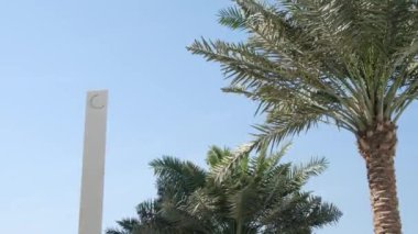 Abrahamic aile evi Saadiyat adası Abu Dabi BAE. Abu Dabi 'deki Saadiyat Adası' nda Kültür Bölgesi 'nde bulunan dinler arası kompleks inşaat alanı
