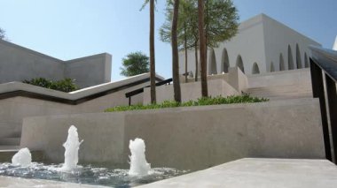 Abrahamic aile evi Saadiyat adası Abu Dabi BAE. Abu Dabi 'deki Saadiyat Adası' nda Kültür Bölgesi 'nde bulunan dinler arası kompleks inşaat alanı