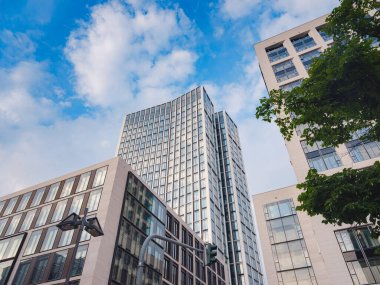 Frankfurt, Almanya - 15 Mayıs 2023: Frankfurt 'ta iş dünyasındaki modern gökdelenlerin manzarası