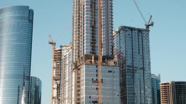 BAE, Abu-Dabi, 11 Ocak 2024: Emirates Sanayi İnşaat Emlak İnşaatı. Yeni şehir merkezi Abu-Dabi. Birleşik Arap Emirlikleri.