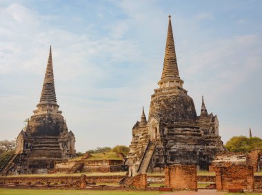 Wat Phra Si Ayutthaya 'nın tarihi tsunami ve simgelerinin manzaraları, bu UNESCO Dünya Mirası sahasının huzurlu atmosferinde karmaşık mimari, tarihi kalıntılar, kültür mirası sergileniyor.