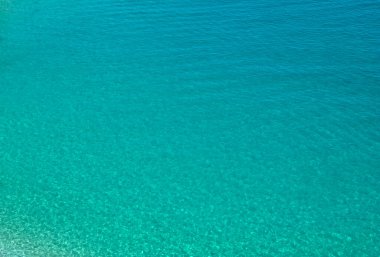 Mavi turkuaz deniz suyu arka planı. Hava görünümü