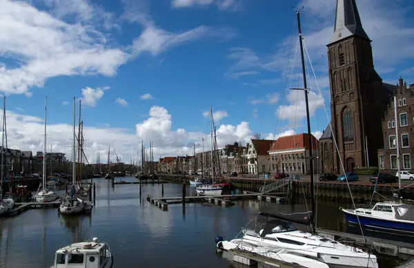 Hollanda 'nın kanalı ve evleriyle ufuk çizgisi, Hollanda, Hollanda
