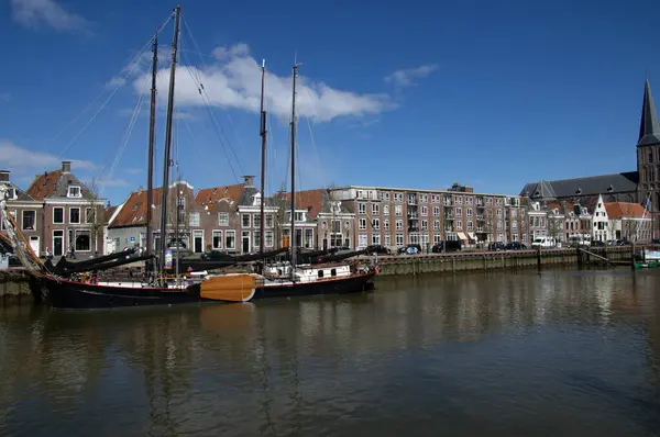 Hollanda 'nın kanalı ve evleriyle ufuk çizgisi, Hollanda, Hollanda