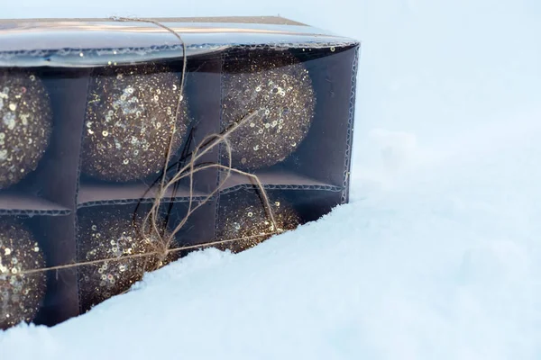 Golden Glitter Christmas Balls Box Snow — Stock Photo, Image