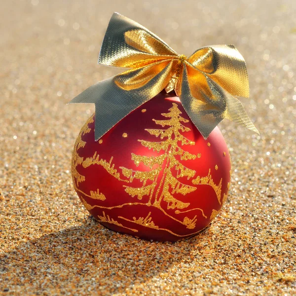 Christmas Decorations Beach Sand Sea — Stock Photo, Image