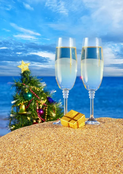 Seascape Glasses Champagne Christmas Tree Beach Sand Blue Sea Sky — Stock Photo, Image