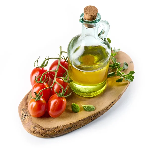 Olivolja Och Tomater Trä Skärbräda Isolerad Vit Bakgrund — Stockfoto