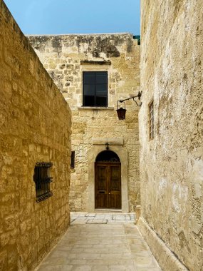 Antik bir şehrin sokak ve duvarları. Mdina, Malta