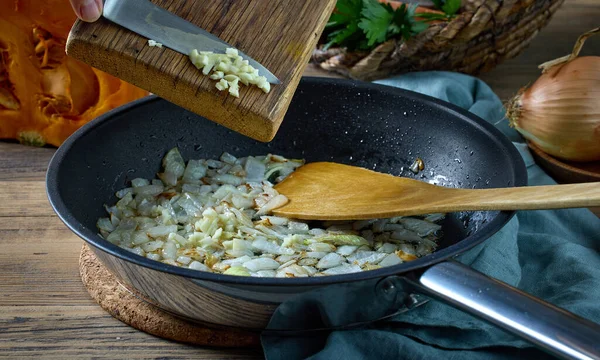Fresh Chopped Garlic Added Fried Onions Pan — Stock Photo, Image