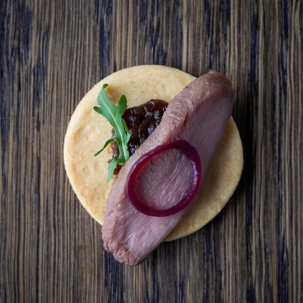 Cookie Roasted Duck Fillet Red Onion Jam Wooden Table Top — Stock Photo, Image