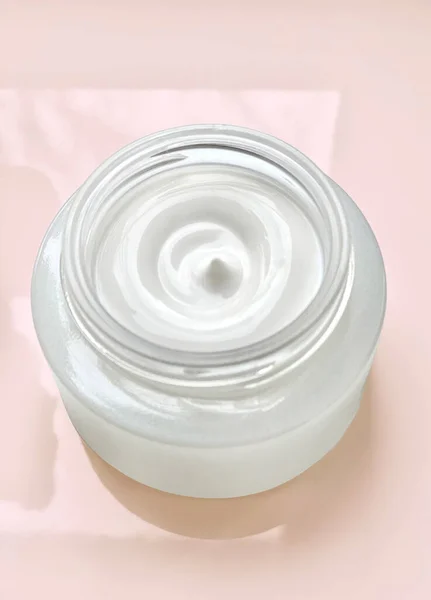 White Cosmetic Face Cream Light Pink Background Selective Focus — Stock Photo, Image