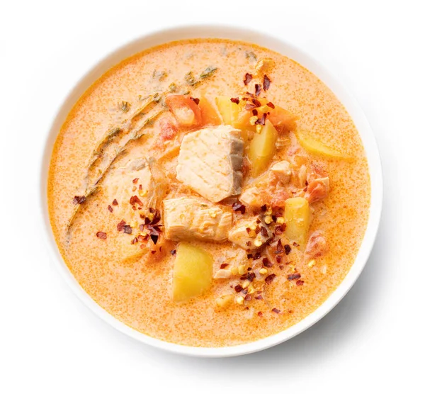 一碗鱼汤 带有鲑鱼和蔬菜 背景为白色 顶部视图 — 图库照片