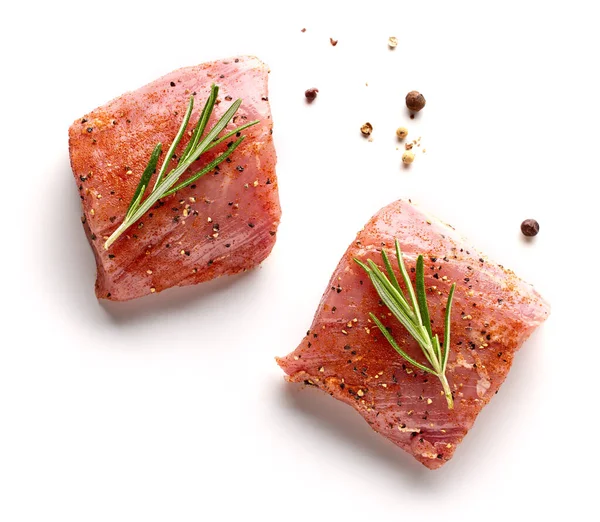 Verse Rauwe Varkensfilet Steaks Met Specerijen Geïsoleerd Witte Achtergrond Bovenaanzicht — Stockfoto