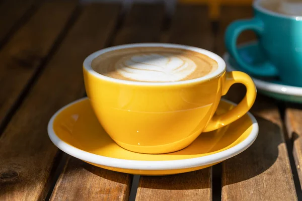 Kopp Cappuccino Kaffe Trä Restaurang Bord — Stockfoto