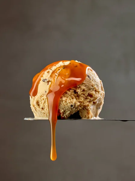 Ice Cream Scoop Flowing Melted Caramel Sauce Drop Dark Grey — Stock Photo, Image