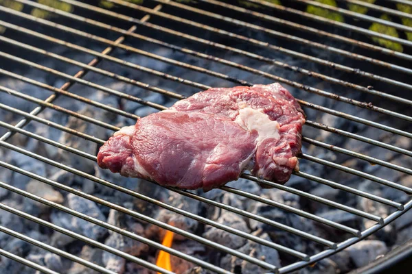 Syrový Hovězí Steak Grilu — Stock fotografie