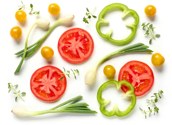 Beyaz Arka Planda Izole Edilmiş Çeşitli Rengarenk Sebzelerin Taze Çiğ — Stok fotoğraf
