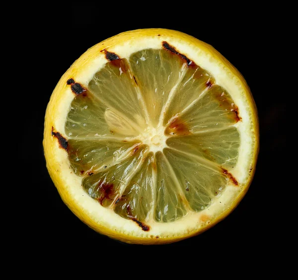 Gegrillte Saftige Zitronenscheibe Isoliert Auf Schwarzem Hintergrund Ansicht Von Oben — Stockfoto