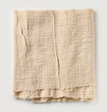 Beyaz arka plan üzerinde üstten görünüm izole katlanmış pamuk peçete