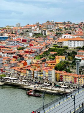 Porto, Portekiz ve köprünün panoramik görüntüsü