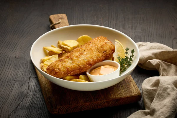 Bowl Breaded Fish Fillet Fried Potato Wedges Dark Wooden Table — Stock Photo, Image
