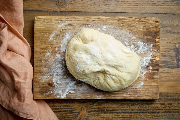 Fresh Yeast Dough Wooden Cutting Board Top View — Stock Photo, Image