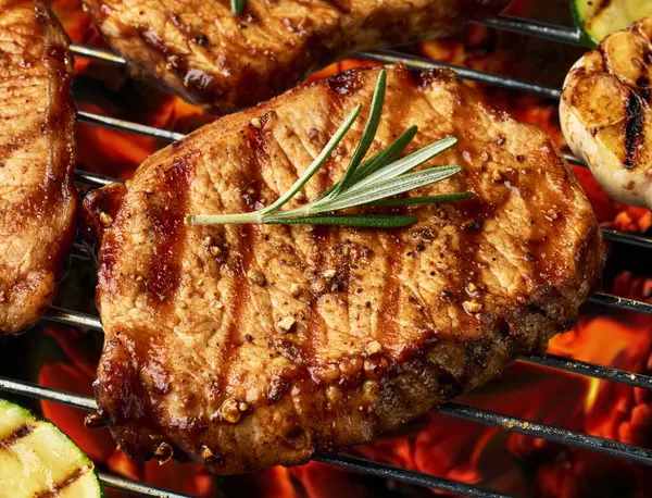Freshly Grilled Steak Burning Charcoal Grill Background — Stock Photo, Image