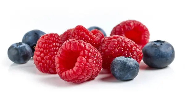 Fresh Raspberries Blueberries Isolated White Background — Stock Photo, Image