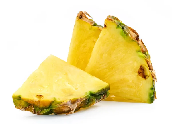 Frische Saftige Ananasstücke Isoliert Auf Weißem Hintergrund — Stockfoto