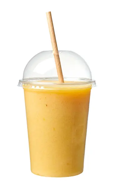 バナナ マンゴー パイナップルスムージーは白い背景で隔離されたカップを取ります ストック画像