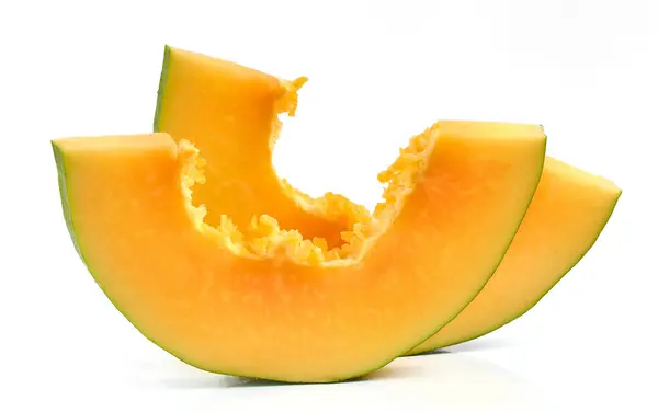 Verse Rijpe Papaya Fruit Plakjes Geïsoleerd Witte Achtergrond — Stockfoto