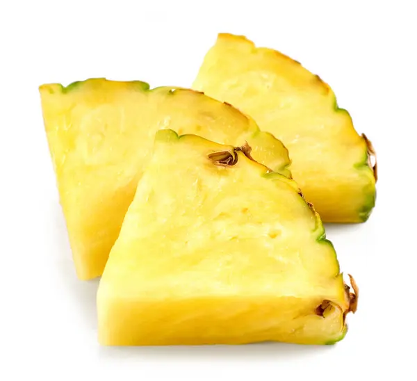 Verse Sappige Ananas Stukken Geïsoleerd Witte Achtergrond Stockfoto