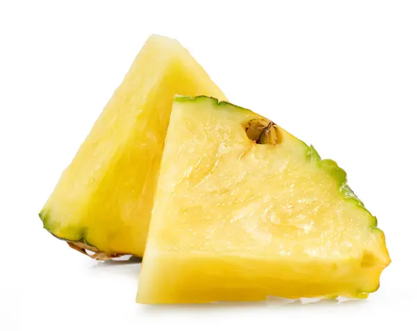 Verse Sappige Ananas Stukken Geïsoleerd Witte Achtergrond — Stockfoto