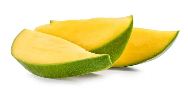 Verse Rijpe Sappige Groene Mango Plakjes Geïsoleerd Witte Achtergrond Stockfoto
