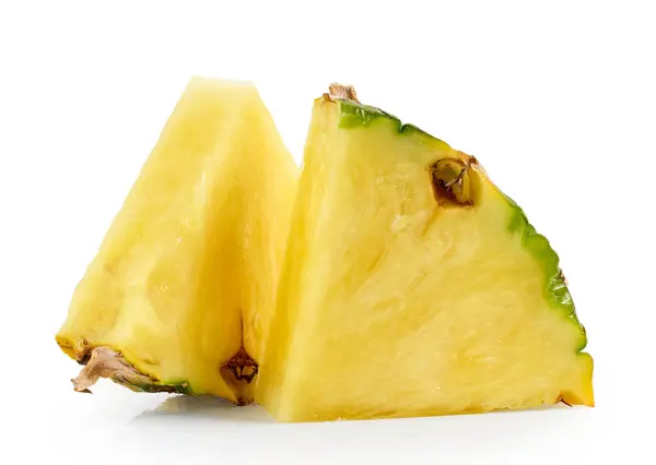 Frische Saftige Ananasstücke Isoliert Auf Weißem Hintergrund Stockfoto