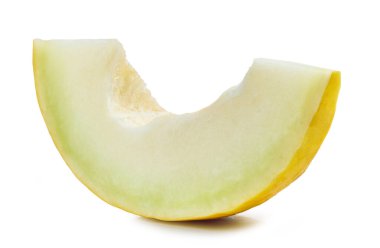 Beyaz arka planda izole edilmiş taze olgun kavun kesimi