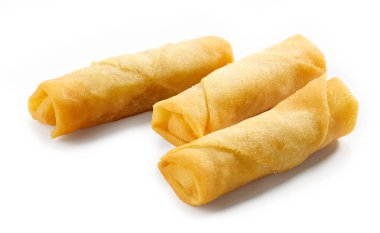 Beyaz arkaplanda üç kızarmış fıskiye izole edilmiş.