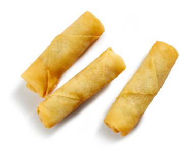 Kızarmış fıskiyeler beyaz arkaplanda izole edilmiş, üst görünüm