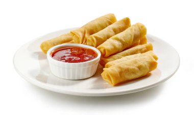 Beyaz arkaplanda izole edilmiş kızarmış fıskiyeler