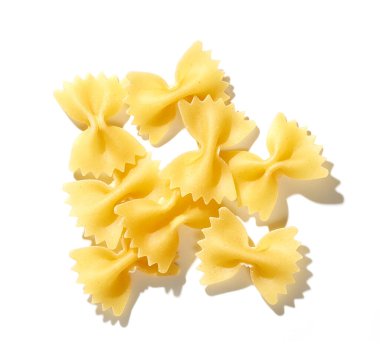 İtalyan makarna farfalle beyaz arka planda izole, üst manzara