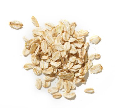 Beyaz arkaplanda izole edilmiş yulaf ezmesi yığını, üst görünüm