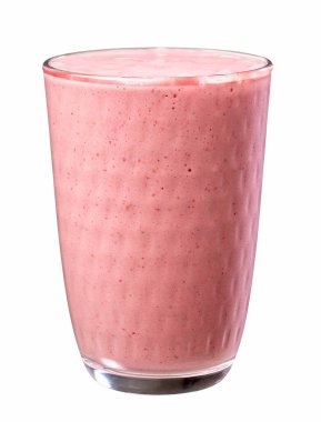 Beyaz arka planda izole edilmiş pembe çilekli smoothie.